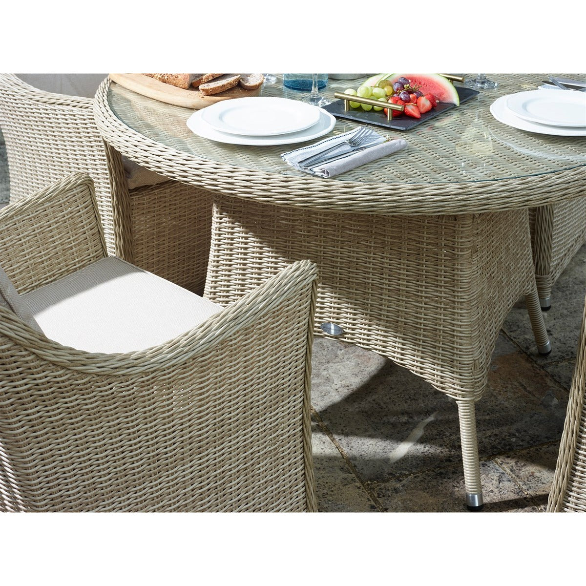 Sandstone Rattan 4 Seat Round Dining Set with Parasol & Basegarden