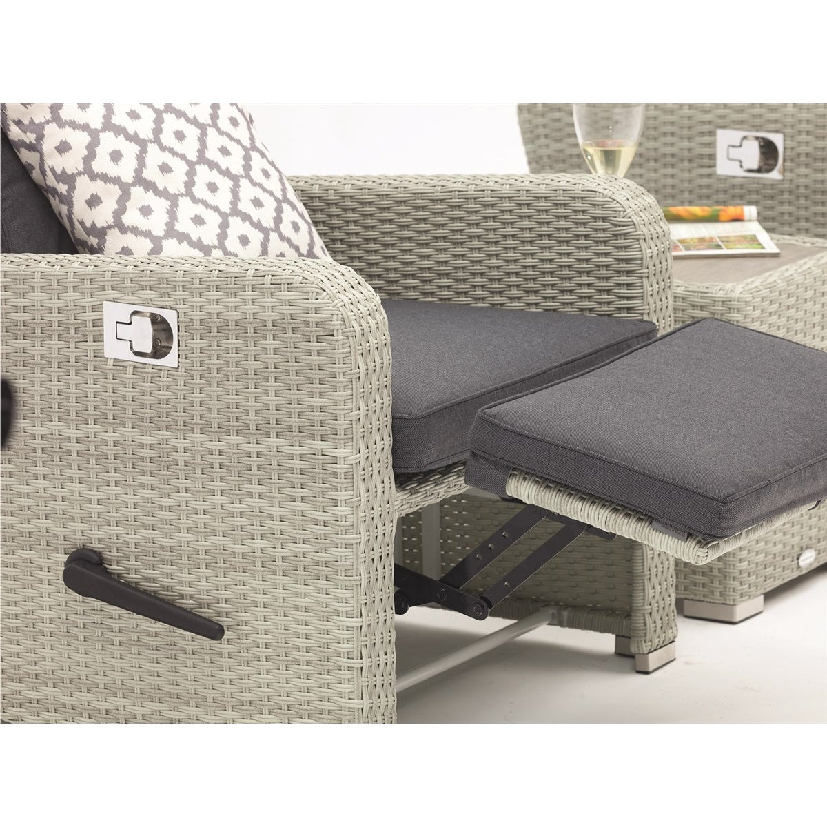 Cloud Rattan Recliner Set with Integrated Footstools & Side Tablegarden