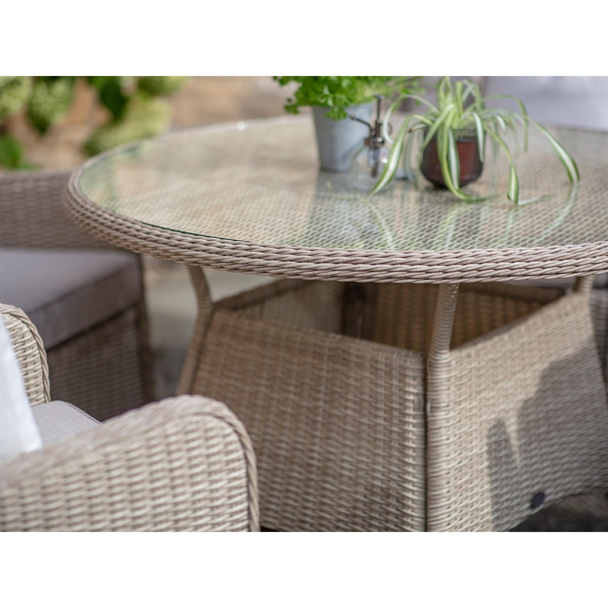 Sandstone Rattan 4 Seat Round Dining Set with Parasol & Basegarden