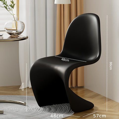 Designer&#039;s simple and advanced chair