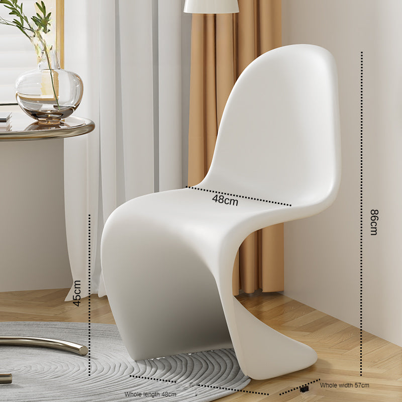 Designer&#039;s simple and advanced chair