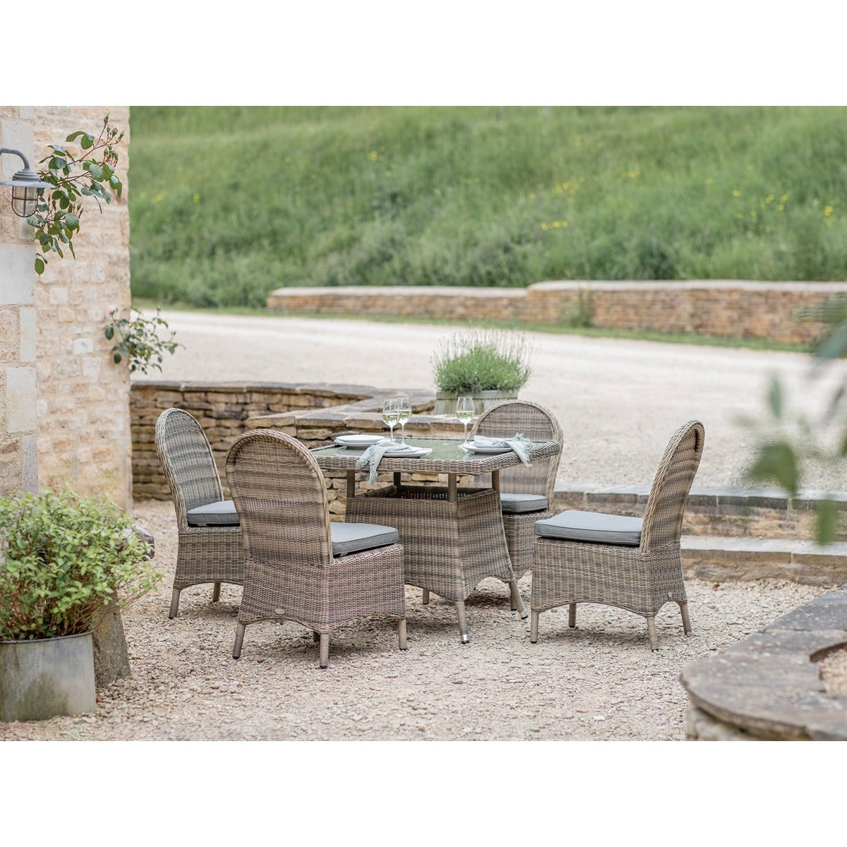 Rattan 4 Seat Square Dining Set with Parasol & Basegarden