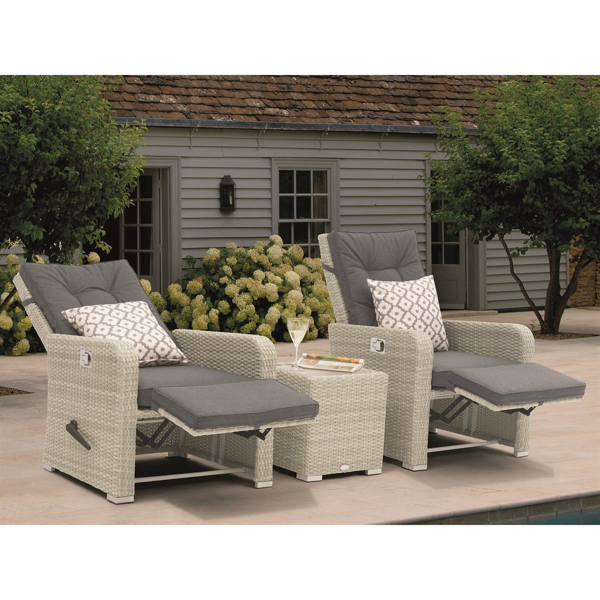 Cloud Rattan Recliner Set with Integrated Footstools & Side Tablegarden