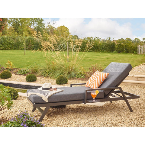 Lounger with Side Shelfgarden