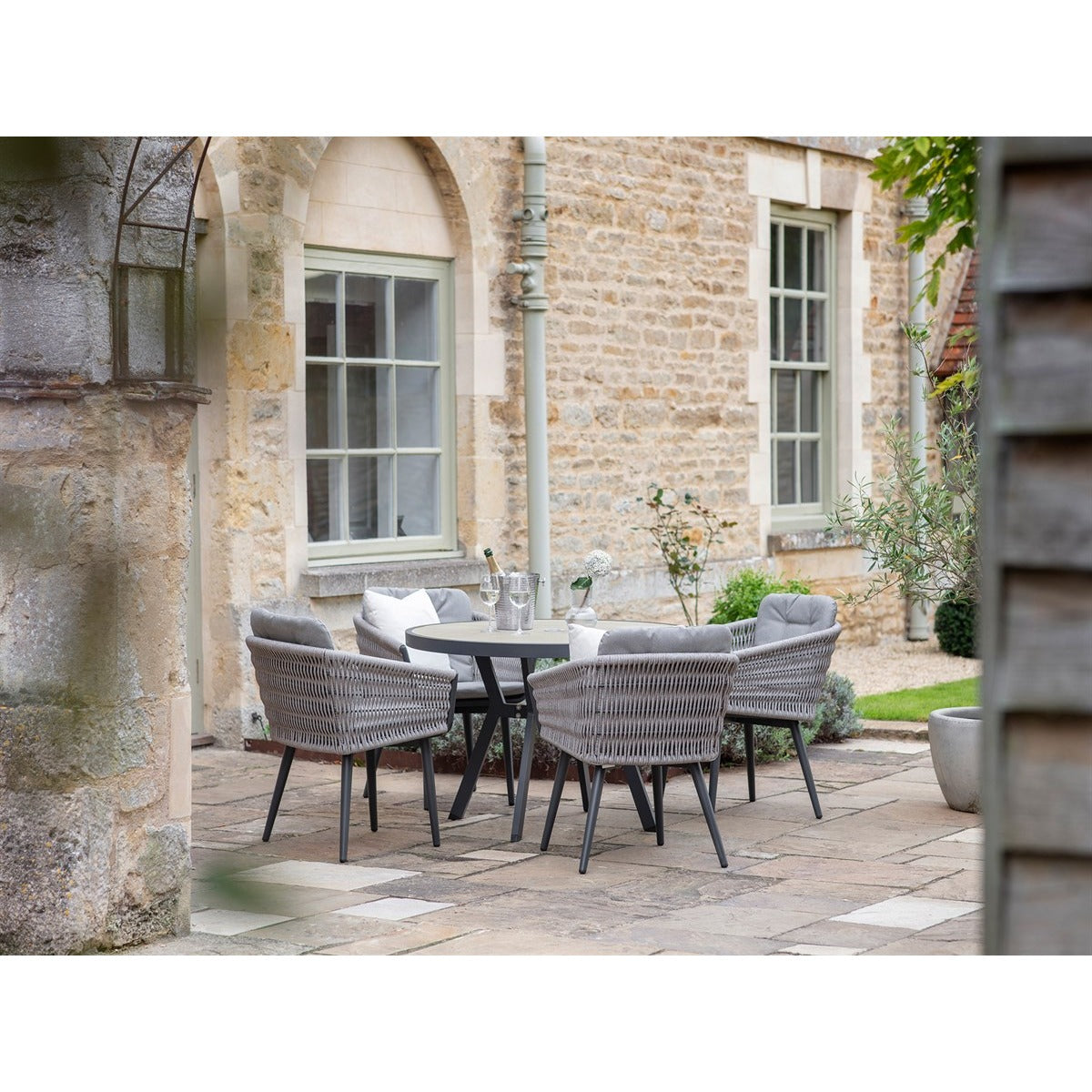 4 Seat Round Dining Set with Parasol & Basegarden